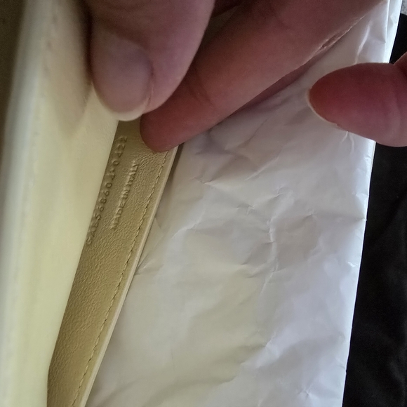 Saint laurent Le Monogramme leather shoulder bag EUC - Picture 13 of 16